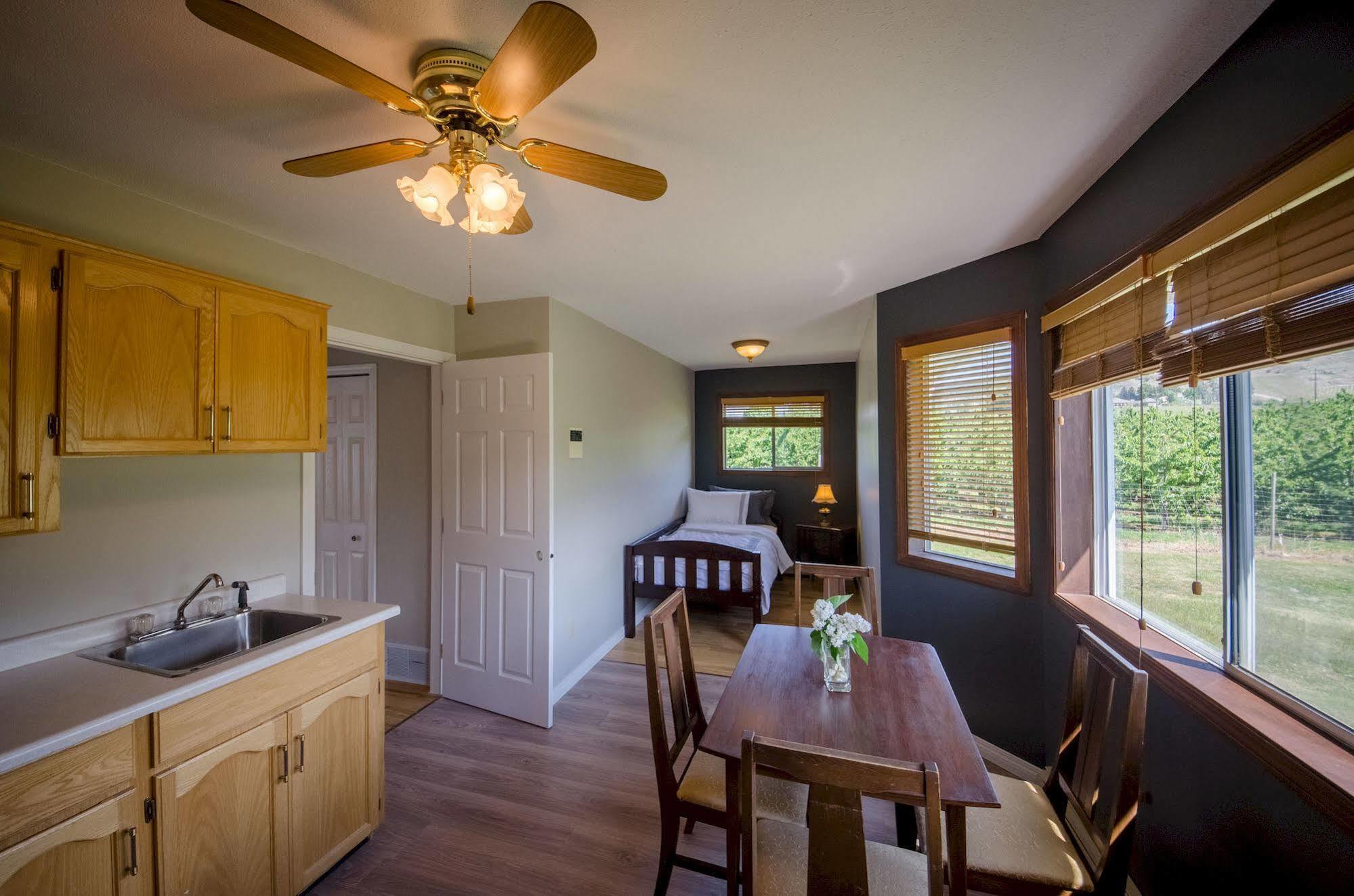 Ok Whistle Stop Bed & Breakfast Penticton Exteriör bild